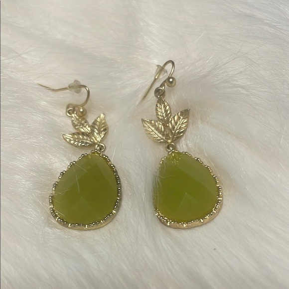 Beautiful earrings.  Perfect for any outfit! - Picture 1 of 2